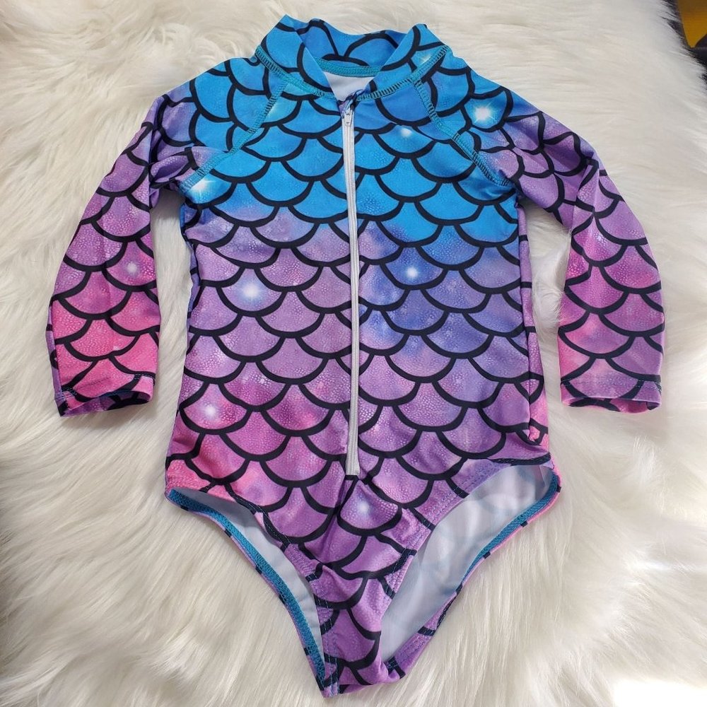 Girl's swimsuit